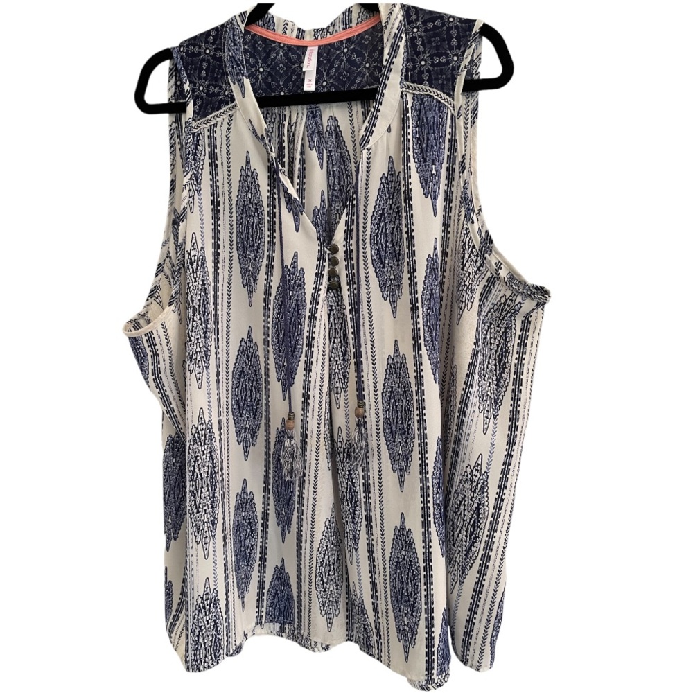 XHILIRATION 3X NAVY/WHITE HIGH LOW HEM SLEEVELESS TOP